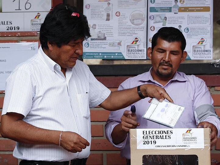 Staatschef Evo Morales bei der Stimmabgabe in Chapare.