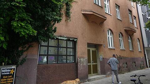 Seit sieben Jahren steht die Agnesstraße 48 leer – und verrottet langsam. Dagegen muss die Stadt etwas tun, fordert Die Linke schon lange.