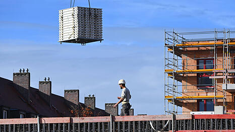 Bauarbeiter auf einer Großbaustelle in München.