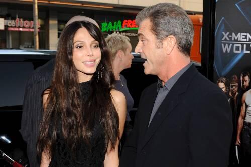 Step by step: Erst zeigen Mel Gibson und Oksana Grigorieva ihre Liebe, in Kürze ihre gemeinsame Single und bald schon ihr erstes Baby.