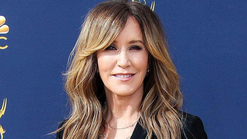 "Desperate Housewives"-Star Felicity Huffman versucht, einer Gefängnisstrafe zu entgehen "Desperate Housewives"-Star Felicity Huffman versucht, einer Gefängnisstrafe zu entgehen