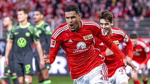 Der 1. FC Union Berlin setzte sich dank Danilho Doekhi (M.) gegen den VfL Wolfsburg durch.