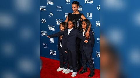 Zoe Saldana mit ihren Söhnen Zen und den Zwillingen Cy und Bowie beim Santa Barbara International Film Festival.