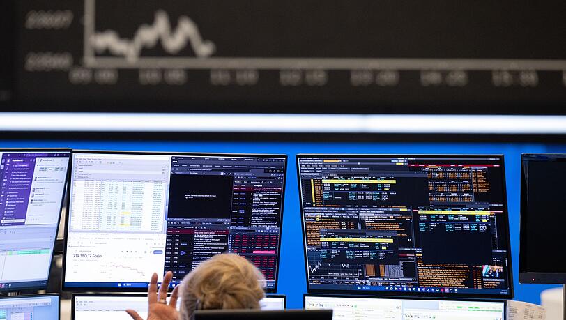 Der Dax ist auf einen Rekord gestiegen - auch dank der Euphorie um Künstliche Intelligenz (KI). Der Dax ist auf einen Rekord gestiegen - auch dank der Euphorie um Künstliche Intelligenz (KI).