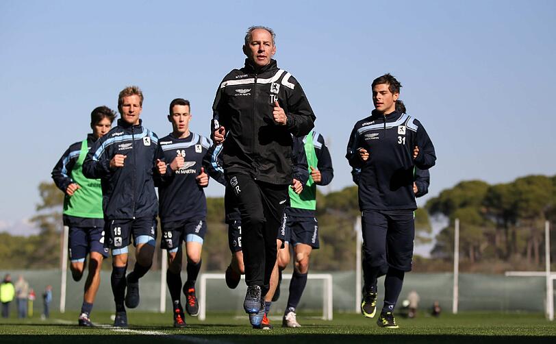 Fit ist er noch - der Löwen-Trainer.