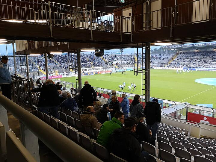 Das Transparent der Löwen-Fans vor dem Anpfiff.