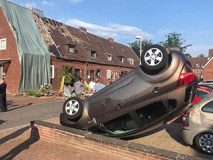 Das Auto wurde zehn Meter weit durch die Luft gewirbelt.
