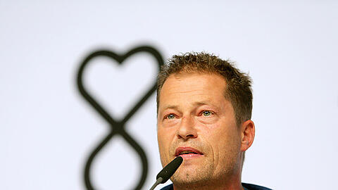 Til Schweiger während der Pressekonferenz zur Gründung seiner Stiftung