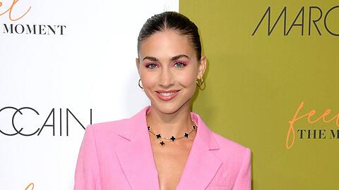 Schluß mit mädchenhaftem Pink: Ann-Kathrin Götze wagt modische Experimente.