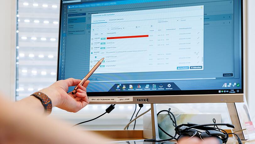 Patienten können in der E-Akte selber sehen, was Ärzte eintragen. (Archivbild)