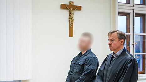 Ein Polizist hat nun seine Verurteilung zu einer Bewährungsstrafe akzeptiert. (Archivbild)