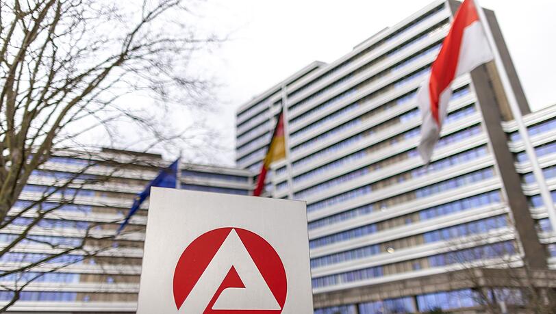 Die Zahl der Arbeitslosen in Deutschland ist im Oktober um 40.000 gesunken. (Archivbild) Die Zahl der Arbeitslosen in Deutschland ist im Oktober um 40.000 gesunken. (Archivbild)