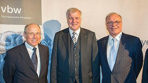 Stabwechsel: Ministerpräsident Horst Seehofer mit Randolf Rodenstock (r.) und Alfred Gaffal.