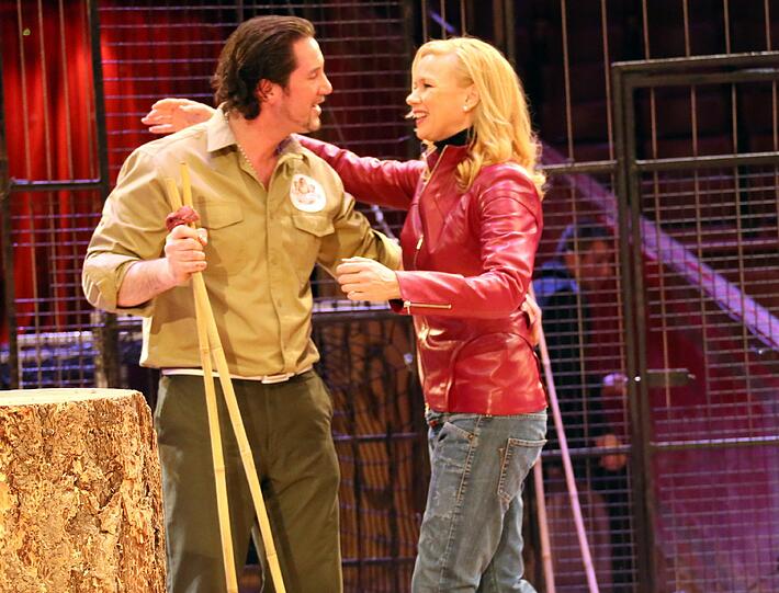 Veronica Ferres tauft Löwenmädchen "Alba" - die Bilder aus dem Circus Krone