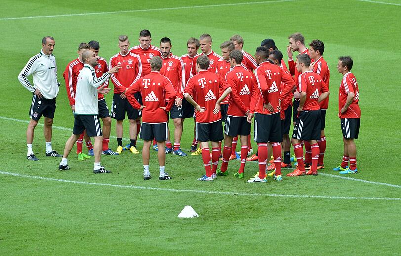 Das erste Training unter Pep! Wir zeigen die besten Bilder vom Trainingsauftakt der Bayern!