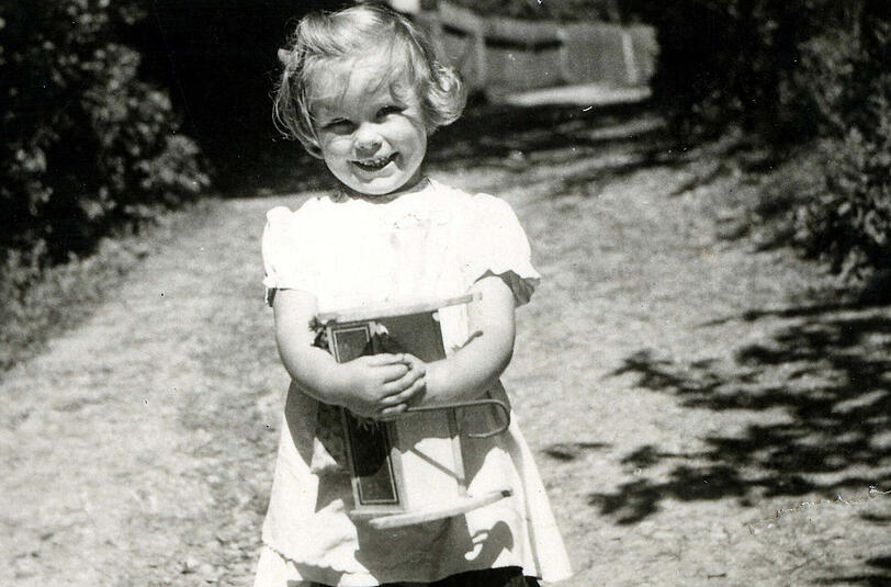 Arm, aber glücklich: Elke Sommer mit drei Jahren 1943.