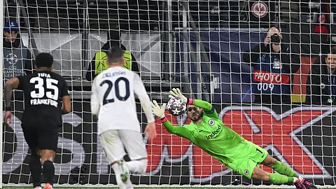 Frankfurts Torhüter Kevin Trapp konnte in der ersten Halbzeit einen Elfmeter halten.