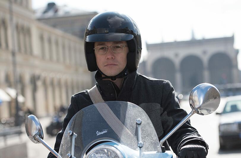 Ed Snowden (Joseph Gordon-Levitt) als amerikanischer Geheimdienstler in Genf, das im Film verdächtig nach München aussieht