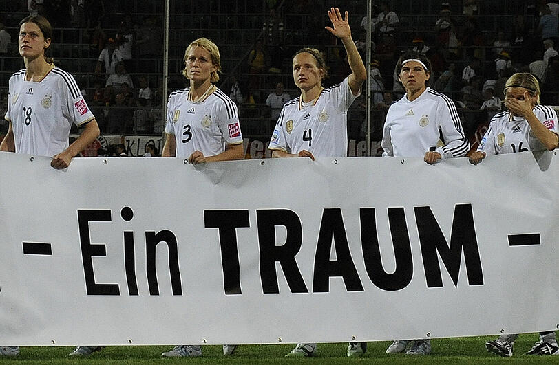 Tränen, Trauer und Fassungslosigkeit nach dem WM-Aus - und Zwanziger gibt den Tröster. Die Bilder
