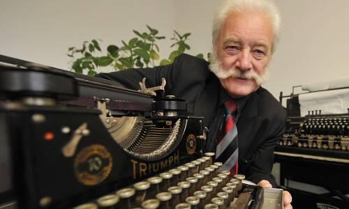 Seit 35 Jahren bei der Nürnberger Firma Triumph-Adler: der Ingenieur Werner Engelhardt. Gekündigt wurde ihm bereits dreimal &ndash; aber er wurde immer wieder eingestellt.