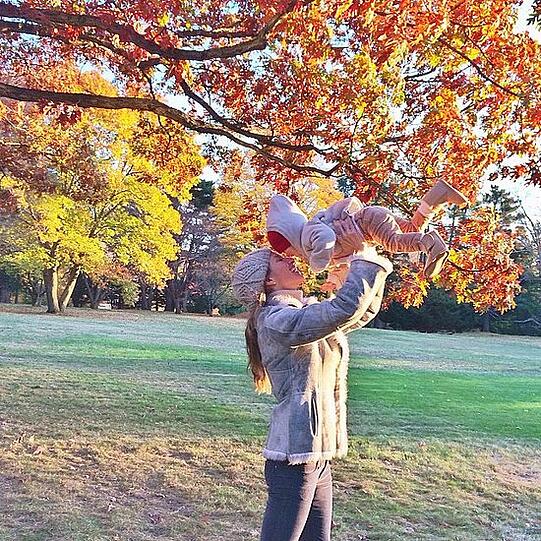 Gisele Bündchen und ihre kleine Tochter Vivian Brady im Park