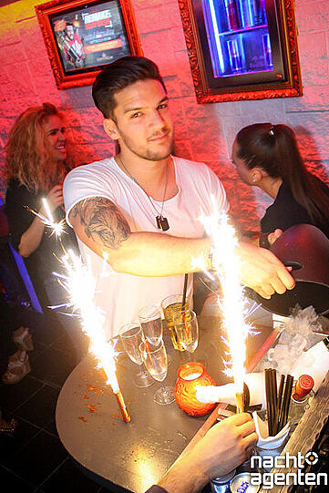 Zu Hip Hop und Electro wurde am Samstag im extravagantem Ambiente des Crown's Clubs gefeiert.