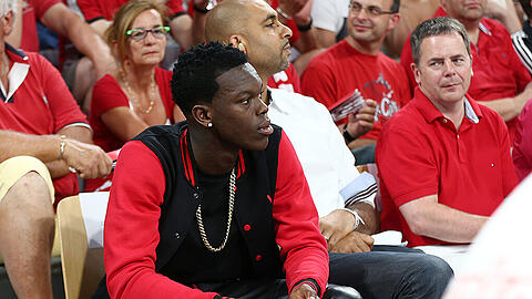 Dennis Schröder, der deutsche NBA-Star von den Atlanta Hawks, hält bei den deutschen Playoffs zu Bamberg. Die AZ hatte ihn im Interview.