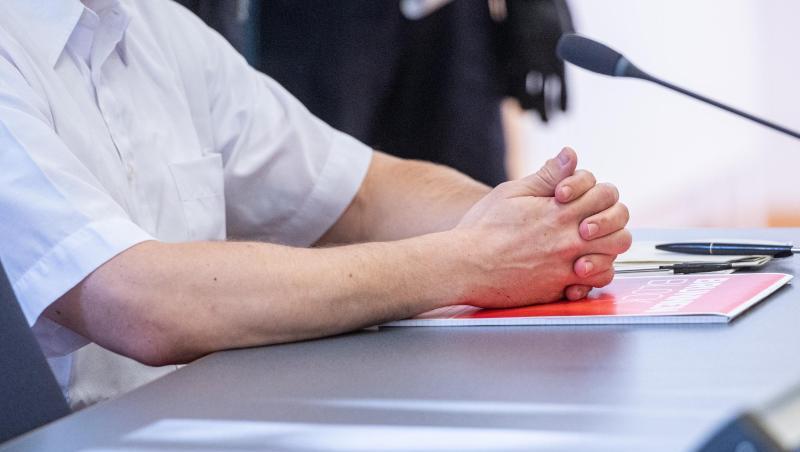 Der Angeklagte sitzt im Verhandlungssaal des Landgerichts. Foto: Armin Weigel/dpa/Archivbild Der Angeklagte sitzt im Verhandlungssaal des Landgerichts. Foto: Armin Weigel/dpa/Archivbild