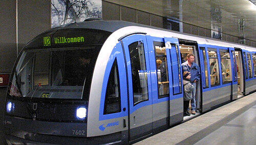 Wegen eines Notarzteinsatzes in der U-Bahn an der Richard-Strauss-Straße kam es zu Behinderungen auf der Linie U4. Wegen eines Notarzteinsatzes in der U-Bahn an der Richard-Strauss-Straße kam es zu Behinderungen auf der Linie U4.