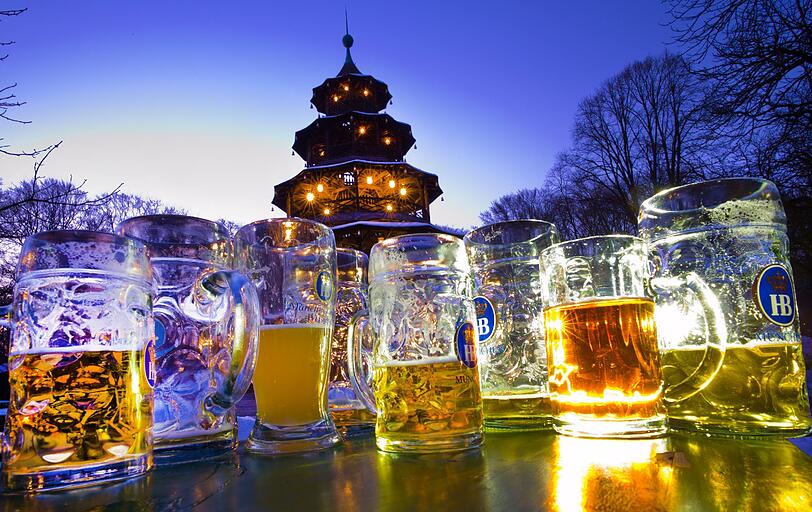 Die Osterfeiertage waren auch Biergartentage. Am Montagabend besuchten zahlreiche Durstige den Biergarten am Chinesischen Turm.
