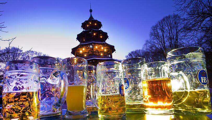Die Osterfeiertage waren auch Biergartentage. Am Montagabend besuchten zahlreiche Durstige den Biergarten am Chinesischen Turm. Die Osterfeiertage waren auch Biergartentage. Am Montagabend besuchten zahlreiche Durstige den Biergarten am Chinesischen Turm.