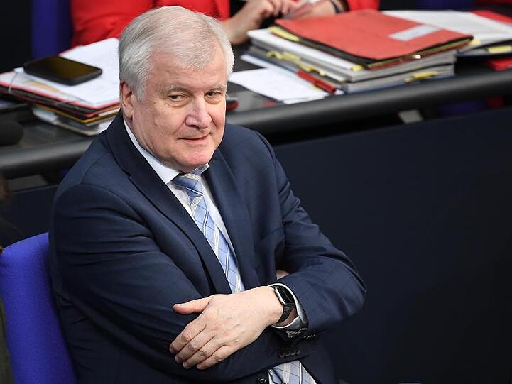 Horst Seehofer (CSU), Bundesminister des Innern, für Bau und Heimat nimmt an einer Sitzung des Bundestages teil. Foto: Britta Pedersen/dpa-Zentralbild/dpa/Archivbild