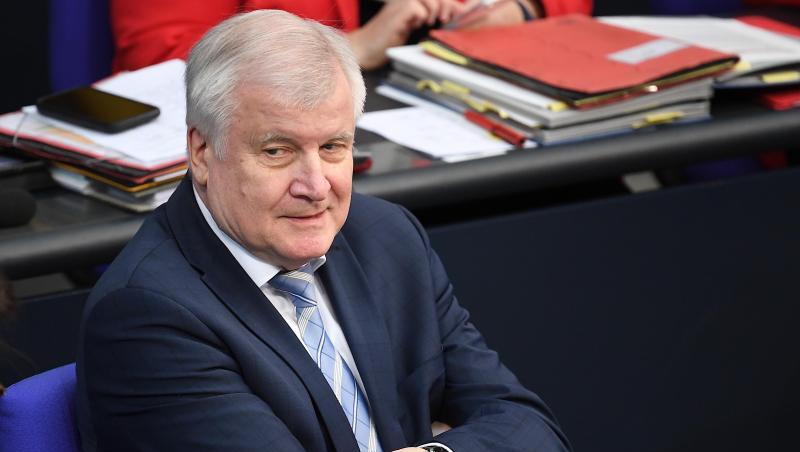 Horst Seehofer (CSU), Bundesminister des Innern, für Bau und Heimat nimmt an einer Sitzung des Bundestages teil. Foto: Britta Pedersen/dpa-Zentralbild/dpa/Archivbild Horst Seehofer (CSU), Bundesminister des Innern, für Bau und Heimat nimmt an einer Sitzung des Bundestages teil. Foto: Britta Pedersen/dpa-Zentralbild/dpa/Archivbild