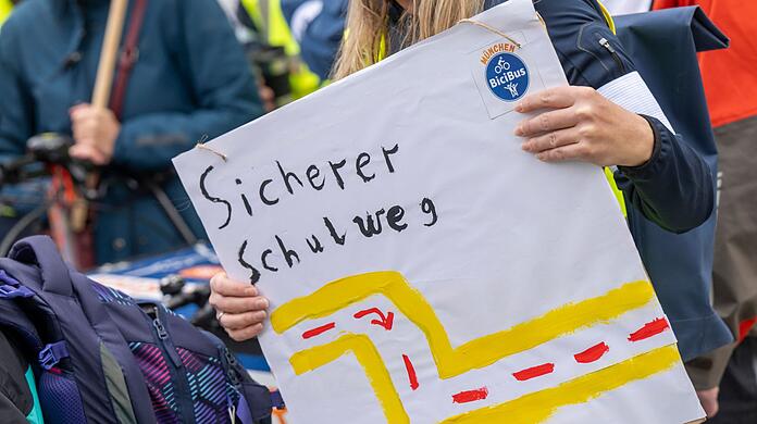 Vielerorts setzen sich Eltern f&uuml;r einen sicheren Schulweg ein. (Symbolbild)