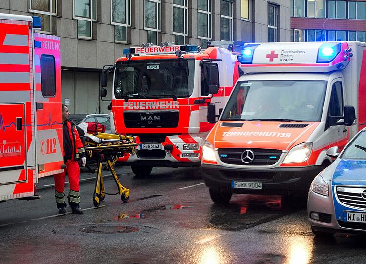 Schüsse in Frankfurt: Bei einem Gerichtstermin ist ein Mann getötet worden. Die Bilder...