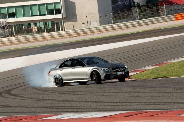 Quertreiber: Die traditionell heckbetont ausgelegten AMG mit Allradantrieb laden zum Driften ein, sogar ein passendes Fahrprogramm ist an Bord.