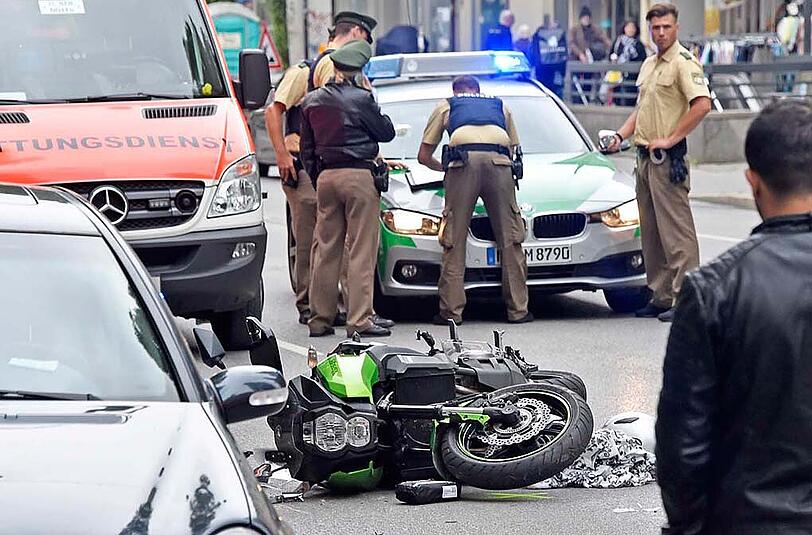 In der Lindwurmstraße kam es am Mittwoch zu einem Verkehrsunfall mit mehreren Verletzten. Die Bilder.