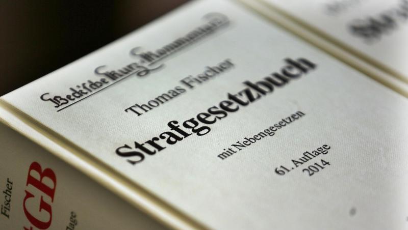 Der Angeklagte soll zusammen mit anderen die Netzplattform "Fraudsters" gegründet haben. Das Forum mit Bezug zu dem englischen Begriff für "Betrüger" wurde Anfang April 2019 abgeschaltet. Der Angeklagte soll zusammen mit anderen die Netzplattform "Fraudsters" gegründet haben. Das Forum mit Bezug zu dem englischen Begriff für "Betrüger" wurde Anfang April 2019 abgeschaltet.