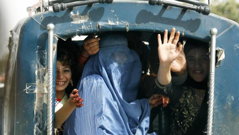 Der Vorschlag und die Witze darüber seien das Lustigste, das in den vergangenen 20 Jahren in Afghanistan passiert sei, sagte ein Bewohner von Kabul. Der Vorschlag und die Witze darüber seien das Lustigste, das in den vergangenen 20 Jahren in Afghanistan passiert sei, sagte ein Bewohner von Kabul.