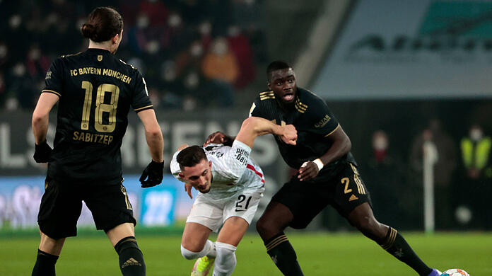 Marcel Sabitzer (l.) und Dayot Upamecano im Spiel gegen den FC Augsburg.
