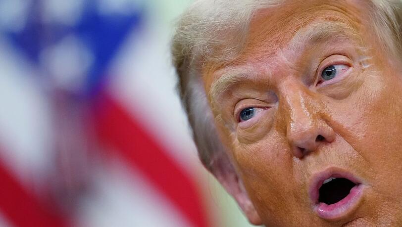 Trump sagt zuvor angekündigte schwere Angriffe auf den Iran ab. Trump sagt zuvor angekündigte schwere Angriffe auf den Iran ab.