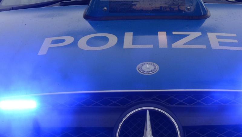 Polizeiwagen mit Blaulicht. Foto: Patrick Seeger/dpa/Symbolbild Polizeiwagen mit Blaulicht. Foto: Patrick Seeger/dpa/Symbolbild