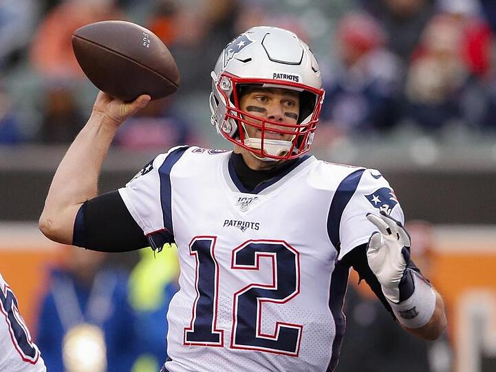 Quarterback-Legende Tom Brady und New England haben das letzte Spiel vor den Playoffs verloren.