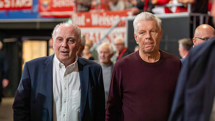 Zwei Mitglieder im neunk&ouml;pfigen Aufsichtsrat des FC Bayern: Uli Hoene&szlig; (l.) und Dieter Reiter.