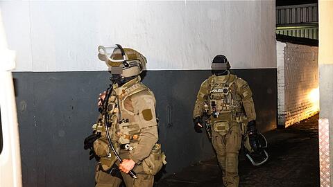 SEK-Beamte waren am Donnerstagabend in Hagen im Einsatz.