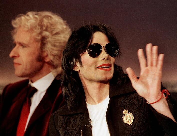 Die größten Stars gaben sich auf der "Wetten, dass..." Couch die Ehre: Michael Jackson am 20.03.99 in der Saarbrücker Saarlandhalle.