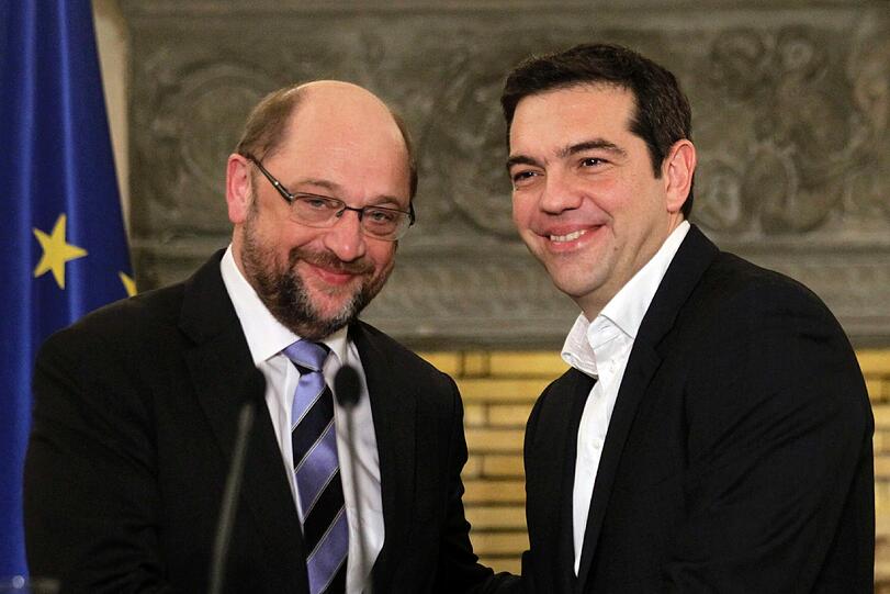 Der Präsident des EU-Parlaments, Martin Schulz (l), hatte die neue griechische Regierung um Alexis Tsipras am Donnerstag kritisiert.