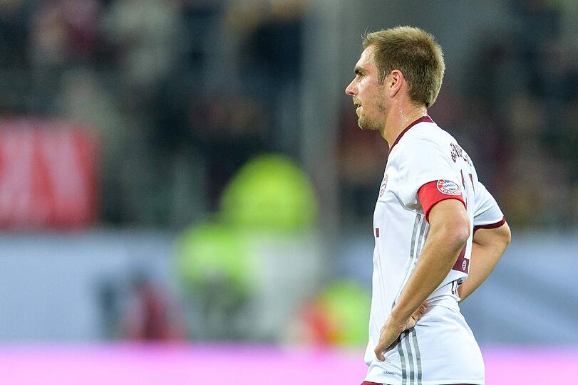 PHILIPP LAHM NOTE 2: 
Wird es die letzte Halbserie für den Kapitän? Womöglich hat der Rechtsverteidiger in seinem 372. Bundesliga-Spiel darüber nachgedacht, ob der Platz auf der Tribüne als Sportdirektor nicht besser, weil wärmer wäre. Leistung? Solide.