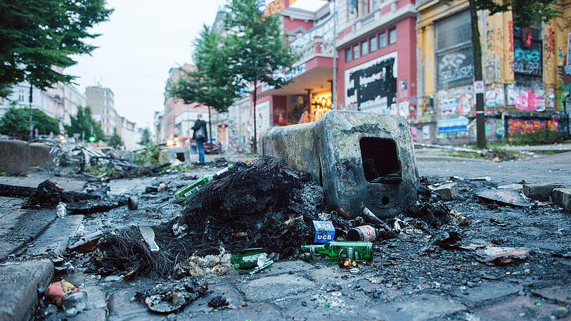 Blick auf eine Straße im Hamburger Schanzenviertel nach den Krawallen.