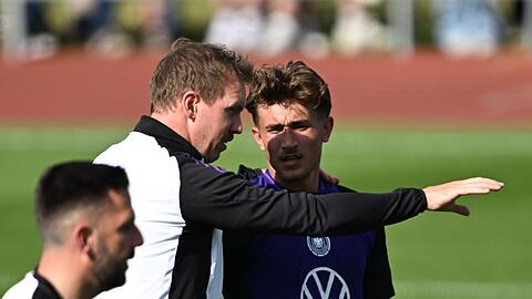 Julian Nagelsmann (l) nominierte Tom Bischof ebenfalls schon. (Archivbild)